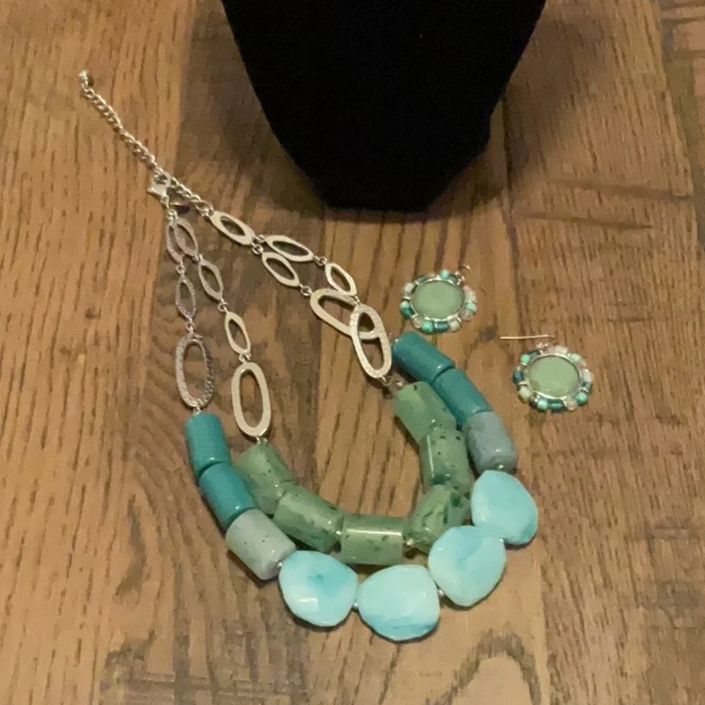 Chicos necklace and earrings - Picture 4 of 4